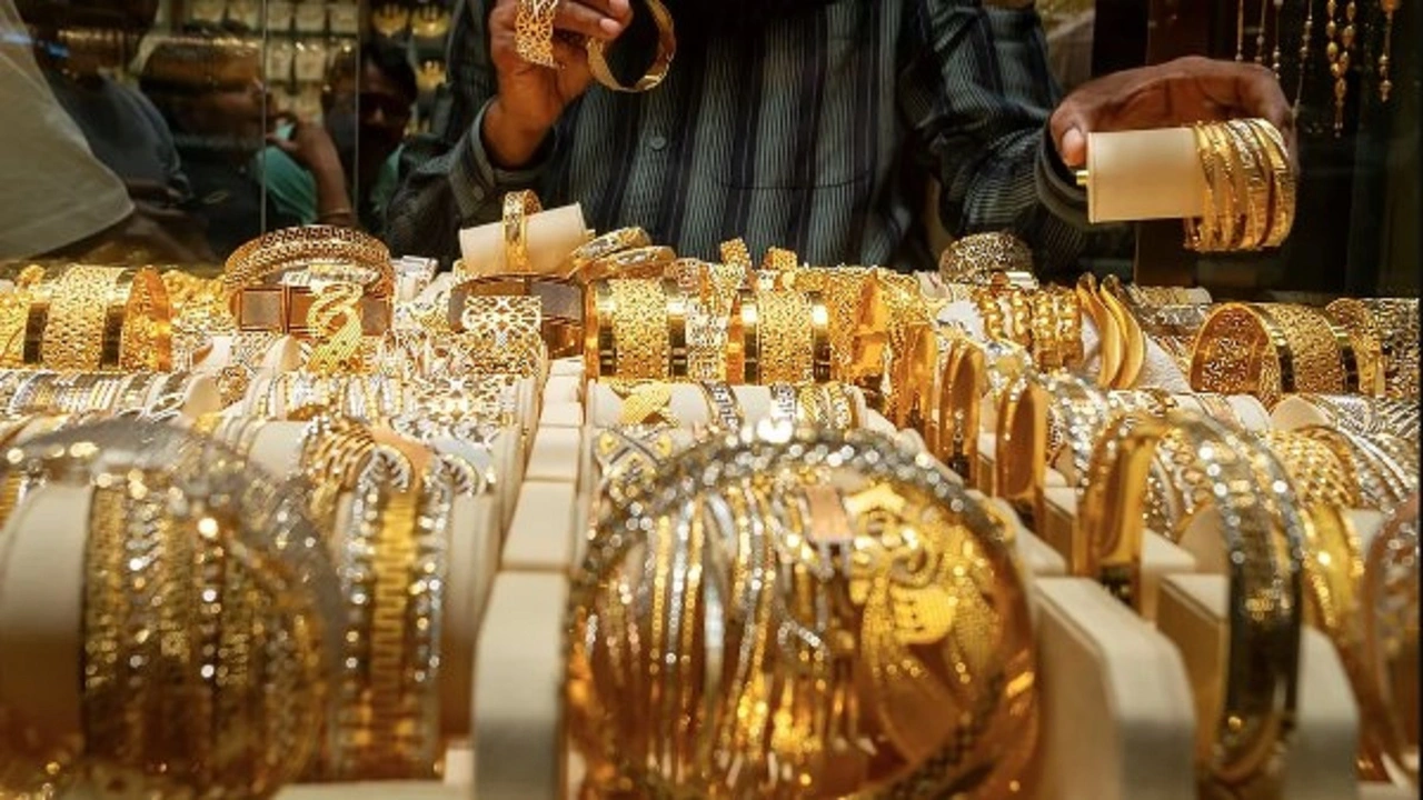 تقلبات سعر الذهب عيار 21 في سوق الصاغة خلال التعاملات الصباحية اليوم